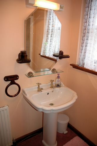 Click here for more information about the twin bedroom with photos.