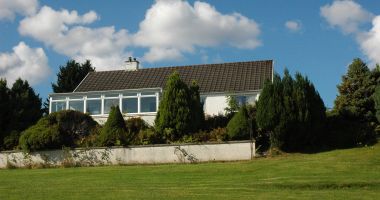 #image1 Strathardle is a large 3-bedroom detached bungalow sleeping up to 7 people.