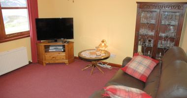 #image8 Tarlogie has a comfortable sitting room with large flat-screen TV.