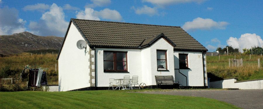#image3 Tarlogie is a 2-bedroom detached holiday bungalow in elevated position with magnificent sea and mountain views.